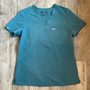 Hydrogreen figs scrub top